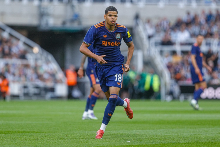 中超-奔袭破门！奥苏拉对阵曼联创造本赛季英超前锋最高速度纪录