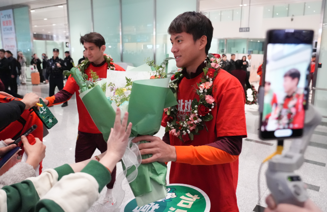 中超-U23国足队员向余望：这趟旅程很梦幻，看到了和亚洲一流球队的差距，拼命想缩小差距，希望下次避免遗憾