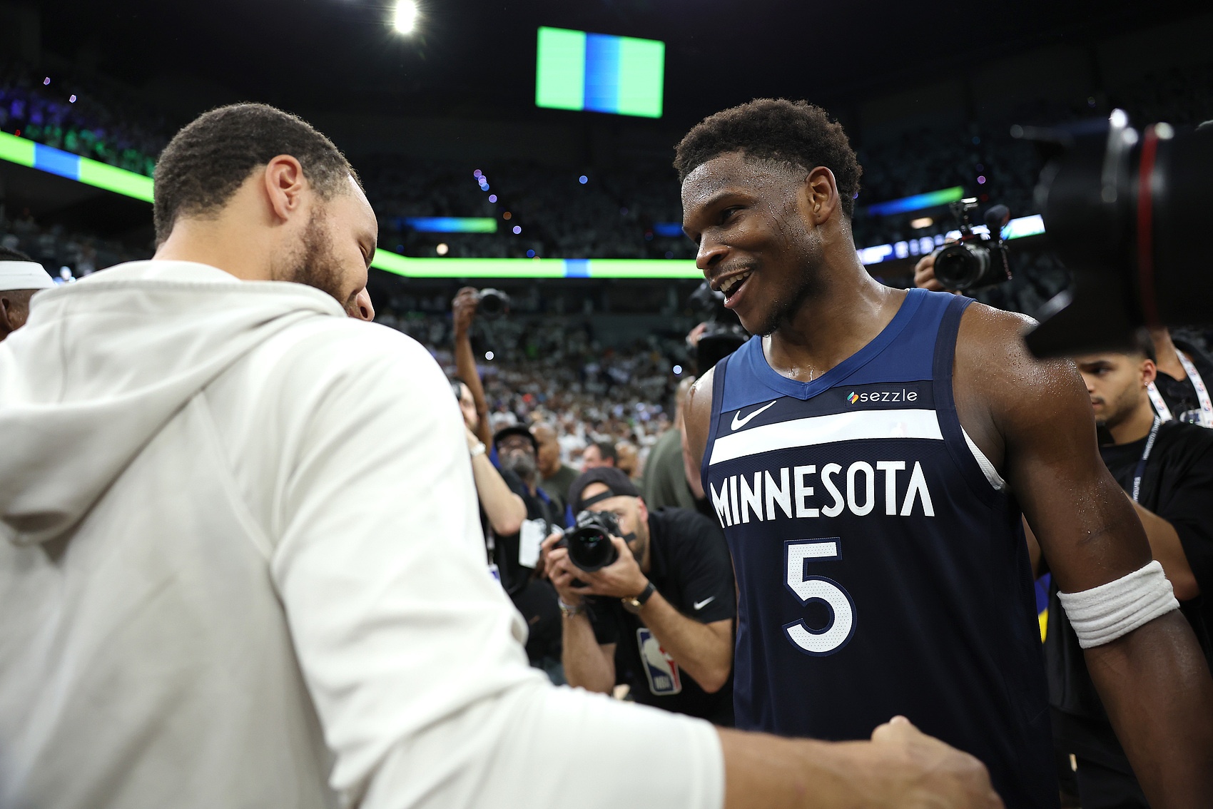 欧冠-爱德华兹：库里是我兄弟&amp;我爱他的一切 他是最伟大控卫 不太懂rap